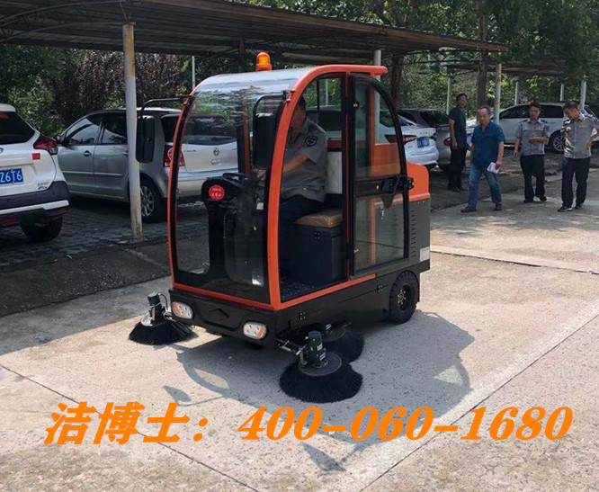 潔博士全封閉駕駛掃地車客戶案例-衡東長鑫物業(yè)管理有限公司